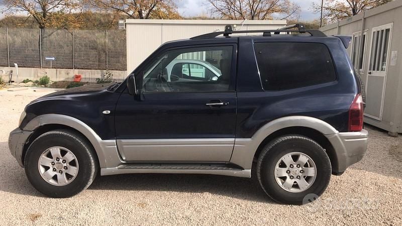 Usata Mitsubishi Pajero 160 CV (117 kW) 2004 Blu SUV