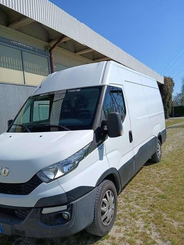 Usata Iveco Daily 150 CV (110 kW) 2015 Bianco Furgone