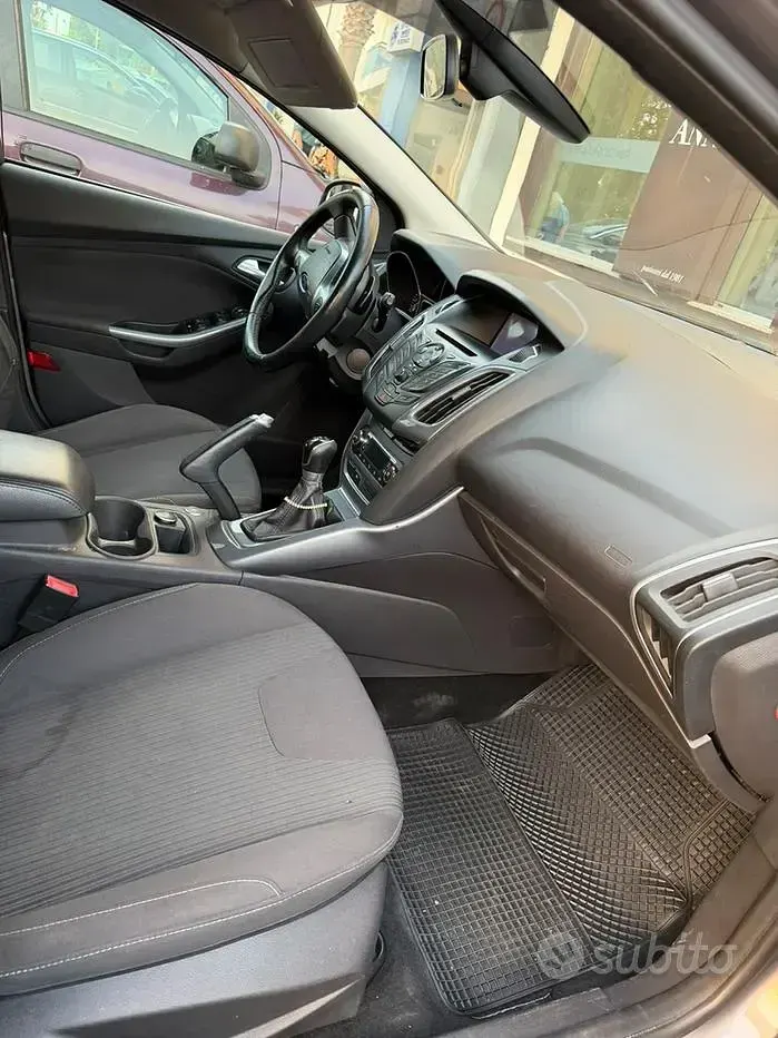 Usata Ford Focus Titanium 120 CV (88 kW) 2014 Grigio Berlina