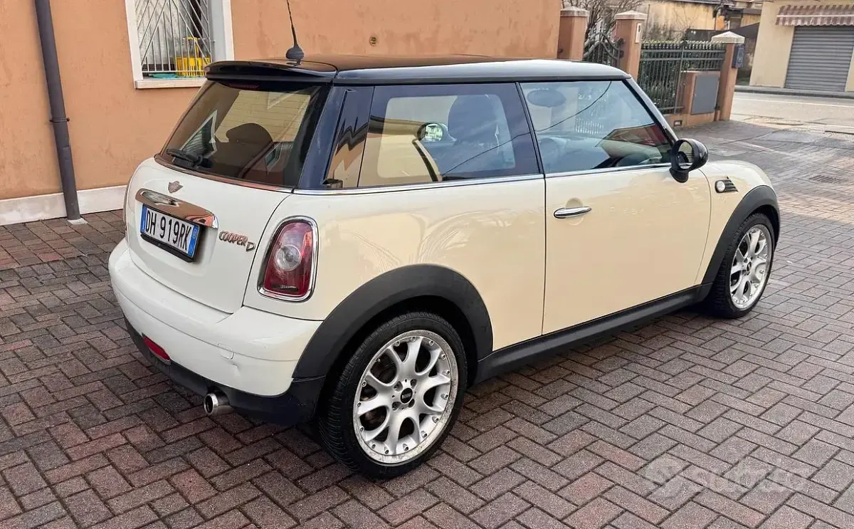 Usata Mini Cooper D 109 CV (80 kW) 2007 Beige Utilitaria