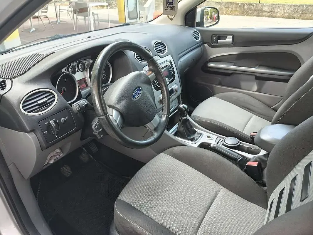 Usata Ford Focus 116 CV (85 kW) 2011 Grigio Berlina