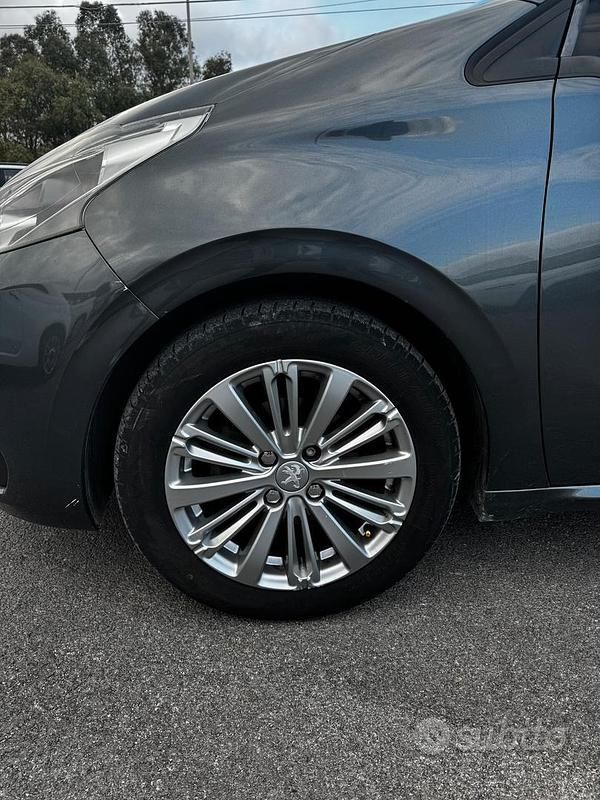 Usata Peugeot 208 Allure 75 CV (55 kW) 2018 Grigio Utilitaria