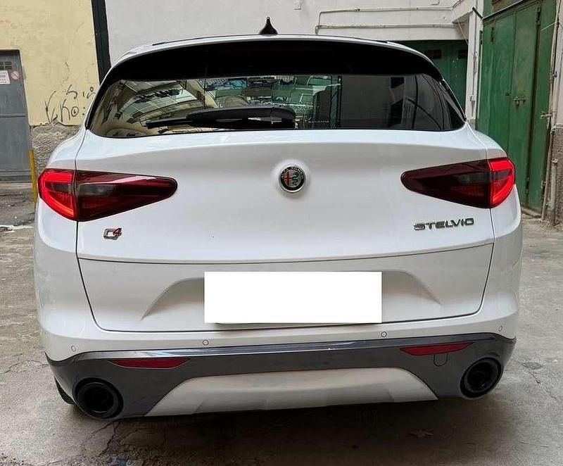 Usata Alfa Romeo Stelvio Ti 209 CV (153 kW) 2022 Bianco SUV