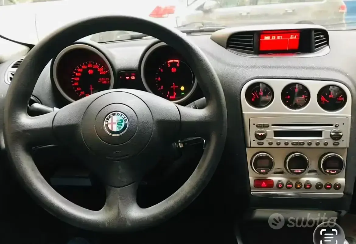 Usata Alfa Romeo 156 140 CV (102 kW) 2003 Grigio Berlina