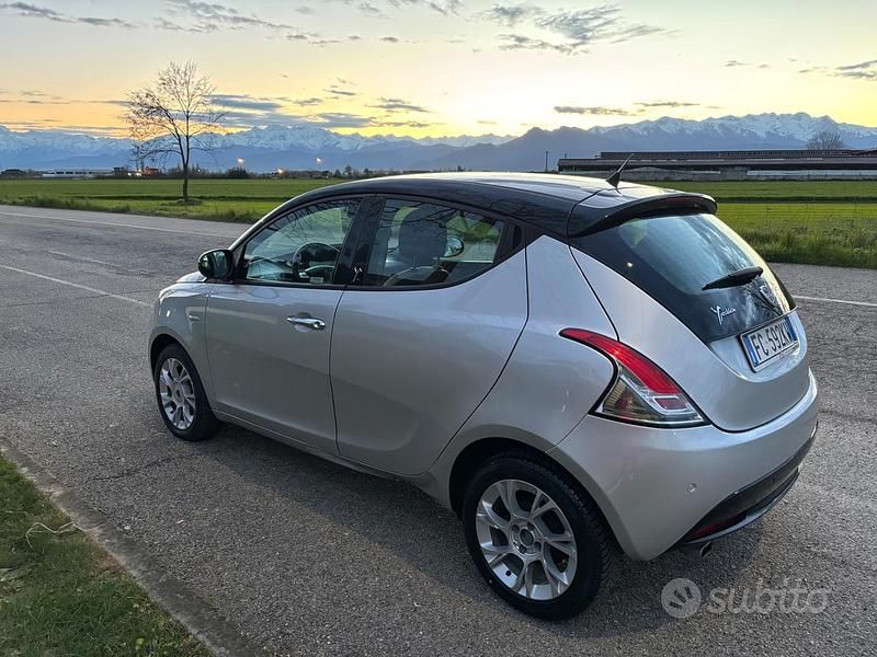 Usata Lancia Ypsilon Gold 95 CV (69 kW) 2016 Grigio Utilitaria