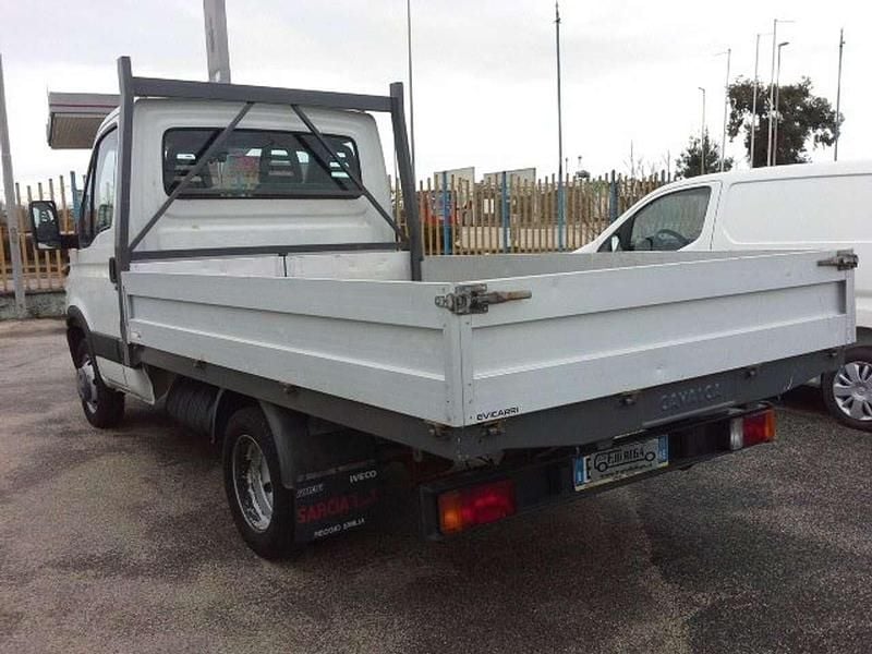 Usata Iveco Daily 129 CV (94 kW) 2000 Bianco