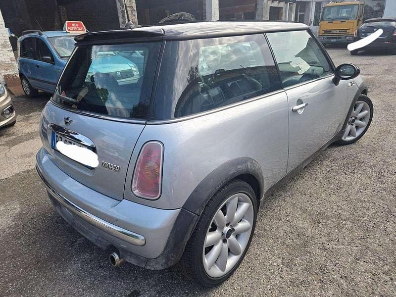 Usata Mini Cooper 116 CV (85 kW) 2002 Argento Utilitaria