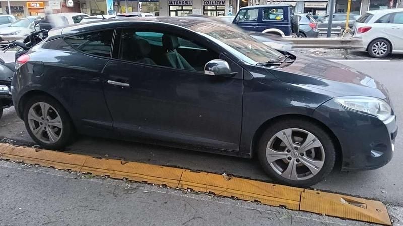 Grigio Usata 2009 Renault Mégane Coupé Dynamique Coupé | 5500 € (Buon prezzo) - Immagine 1/4