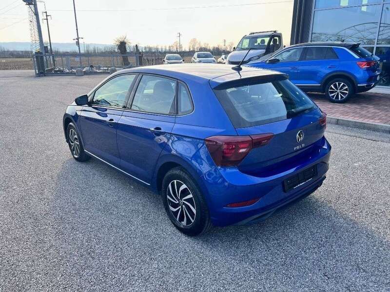 Usata VW Polo Life 95 CV (69 kW) 2024 Blu Berlina