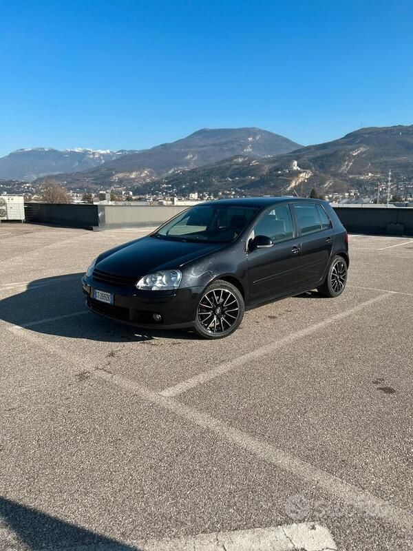 Usata VW Golf V 140 CV (102 kW) 2005 Nero Utilitaria