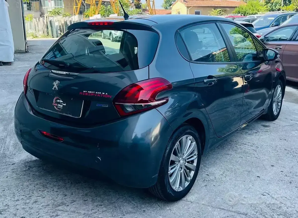 Usata Peugeot 208 Allure 82 CV (60 kW) 2016 Grigio Utilitaria