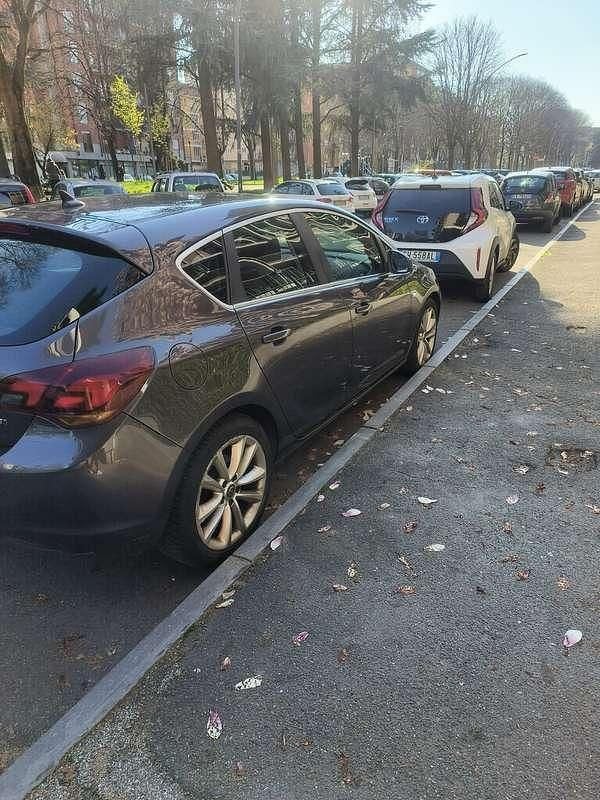 Usata Opel Astra Cosmo 110 CV (80 kW) 2010 Berlina