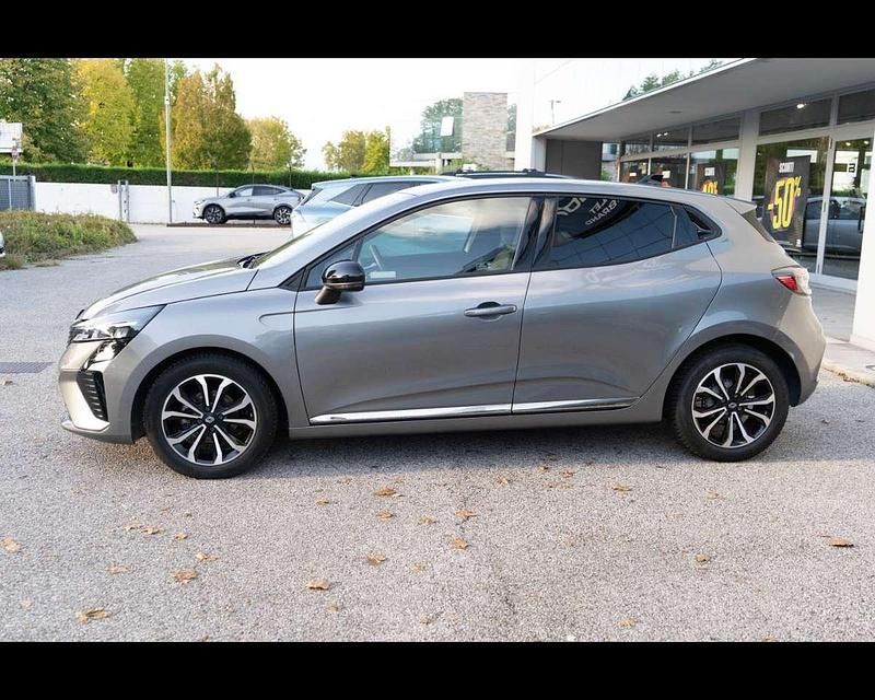 Begagnad Renault Clio V Techno 91 HK (66 kW) 2025 Grå Halvkombi