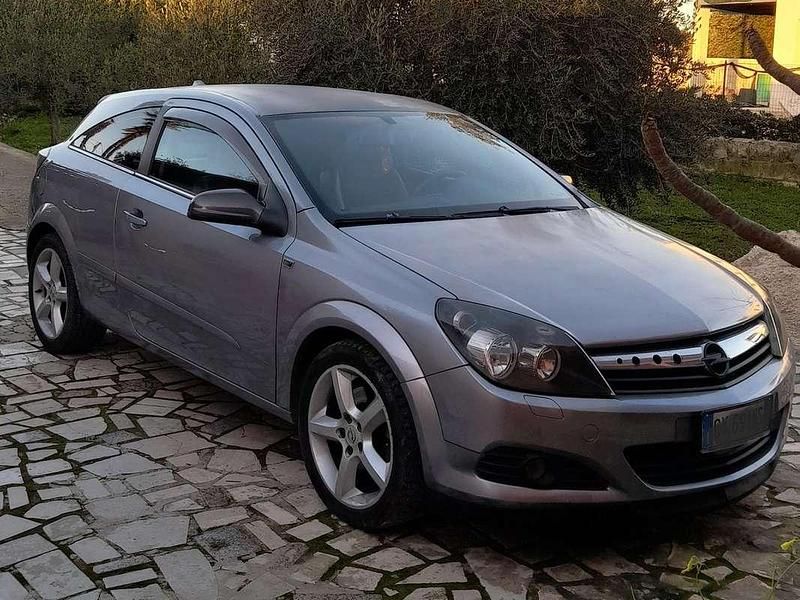 Usata Opel Astra GTC Cosmo 150 CV (110 kW) 2005 Grigio Berlina