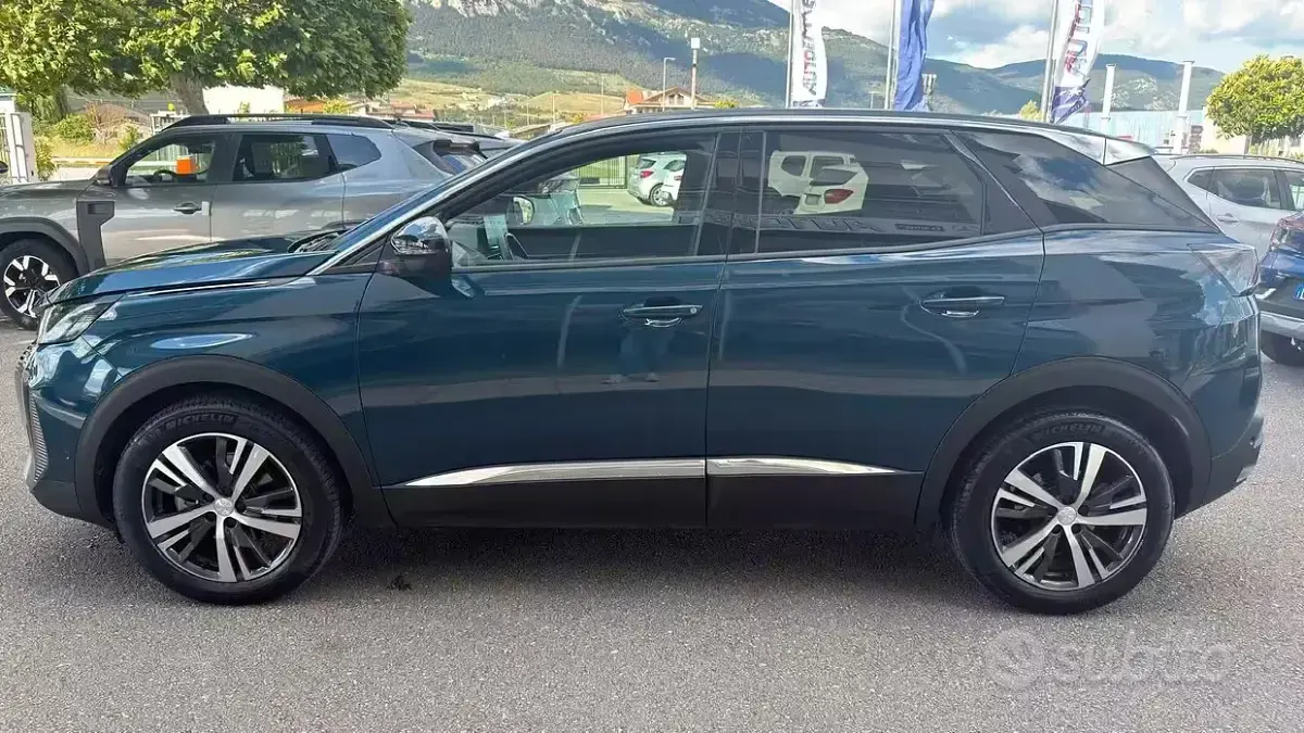 Usata Peugeot 3008 Allure 131 CV (96 kW) 2023 Bluazzurro SUV