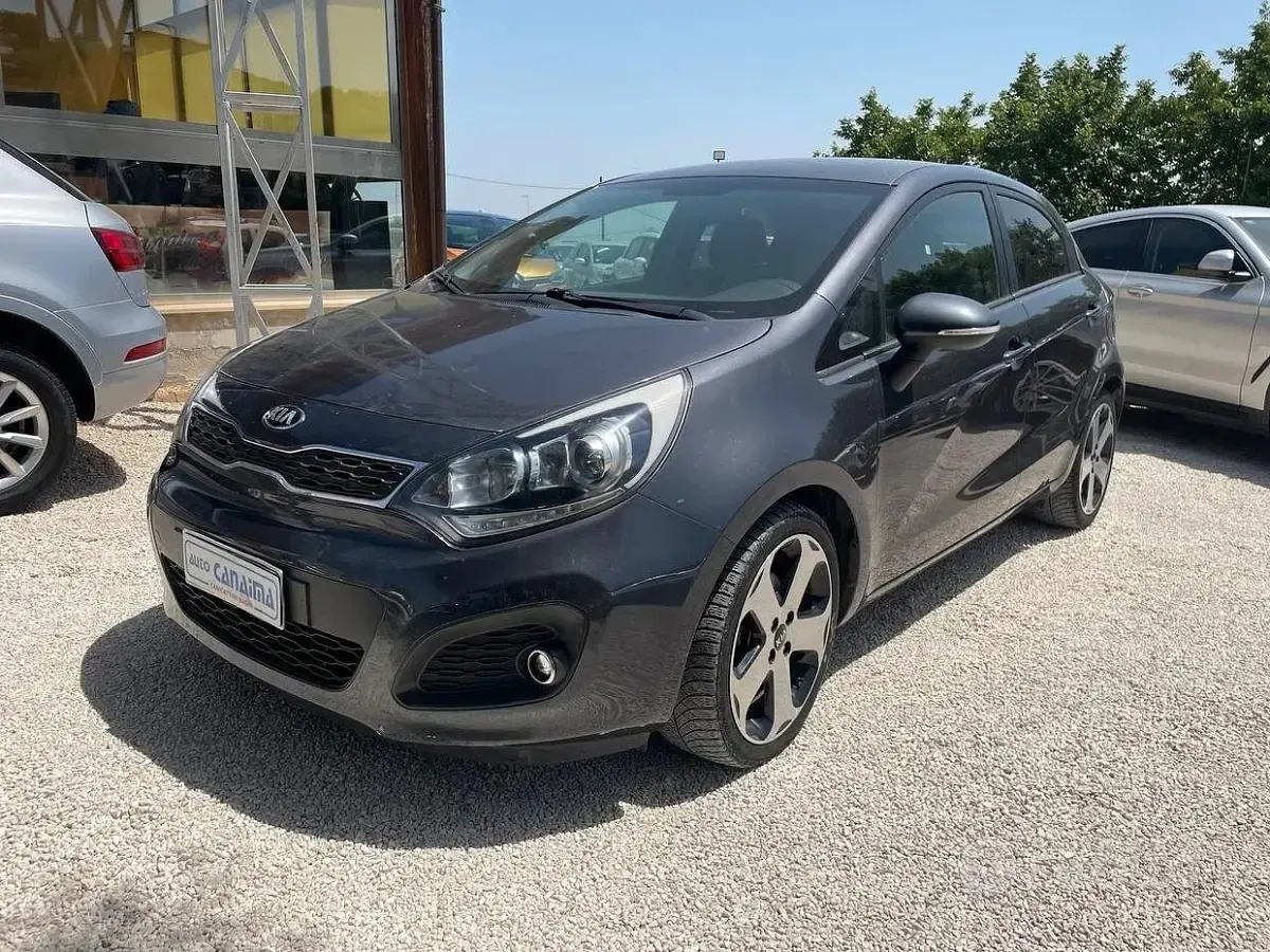 Usata Kia Rio 90 CV (66 kW) 2015 Grigio Berlina
