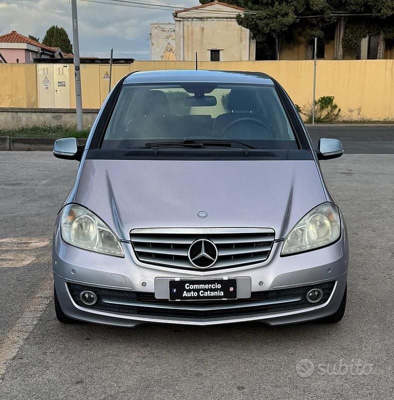 Blu Usata 2010 Mercedes A180 Berlina | 2490 € (Super prezzo) - Immagine 1/4