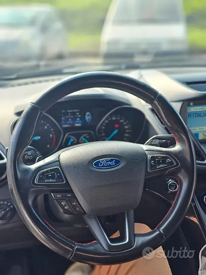 Usata Ford Kuga ST-Line 120 CV (88 kW) 2017 Bianco SUV