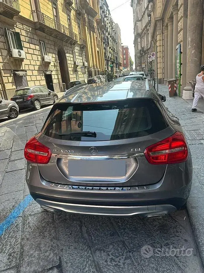 Usata Mercedes GLA200 136 CV (100 kW) 2014 Grigio SUV