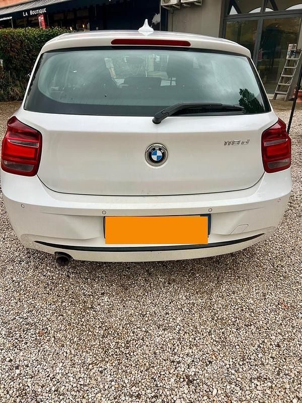 Usata BMW 118 Sport Line 142 CV (104 kW) 2015 Bianco Utilitaria