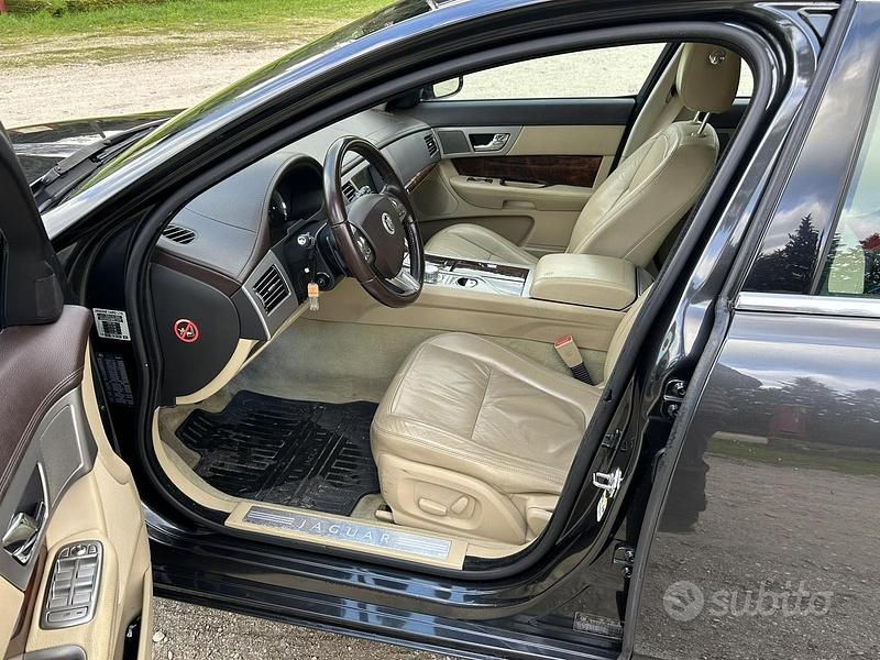 Usata Jaguar XF 240 CV (176 kW) 2011 Berlina
