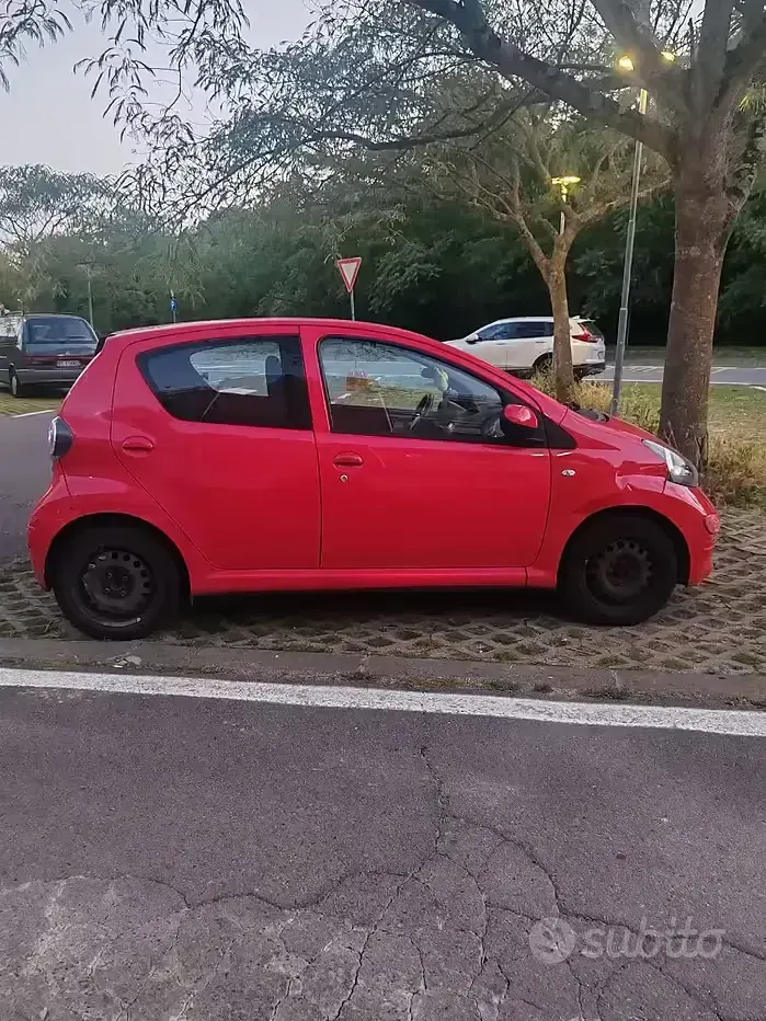 Usata Toyota Aygo 68 CV (50 kW) 2007 Rosso Utilitaria