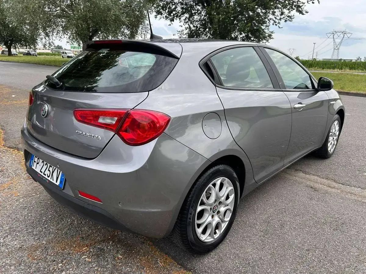 Usata Alfa Romeo Giulietta 120 CV (88 kW) 2018 Grigio Utilitaria