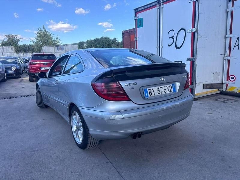 Usata Mercedes C220 143 CV (105 kW) 2002 Argento Coupé