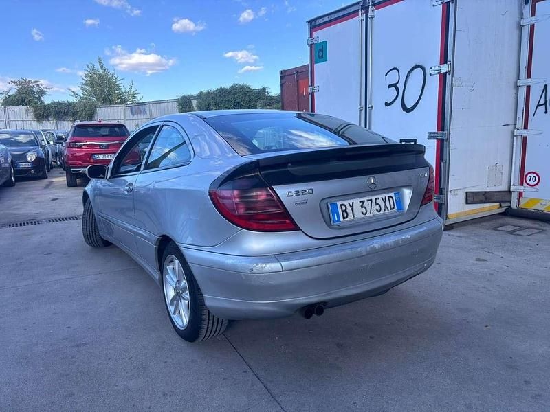 Usata Mercedes C220 143 CV (105 kW) 2002 Argento Coupé
