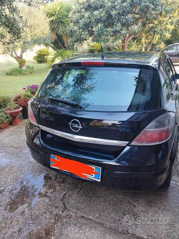 Usata Opel Astra 101 CV (74 kW) 2008 Nero Berlina