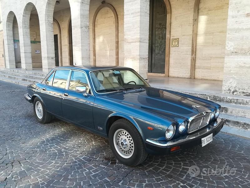 Usata Jaguar XJ6 200 CV (147 kW) 1986 Blu Berlina