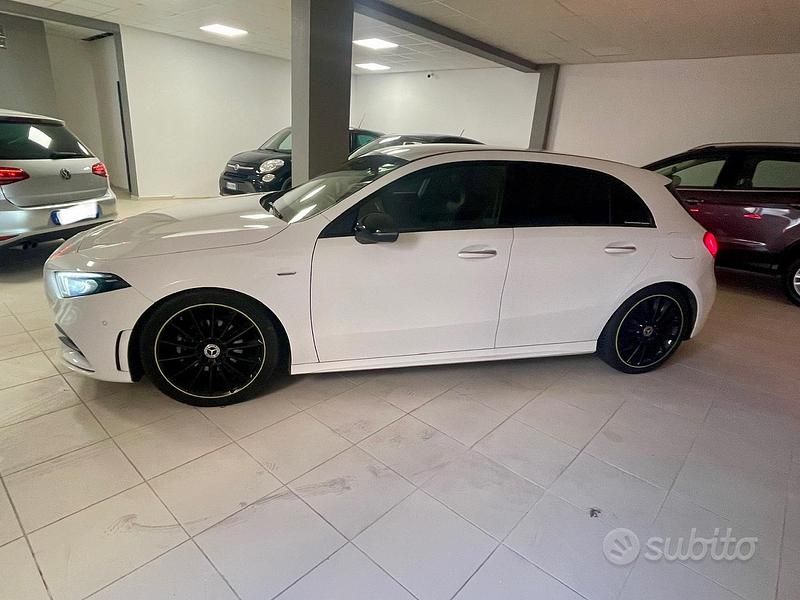 Usata Mercedes A180 AMG 108 CV (79 kW) 2018 Bianco Berlina
