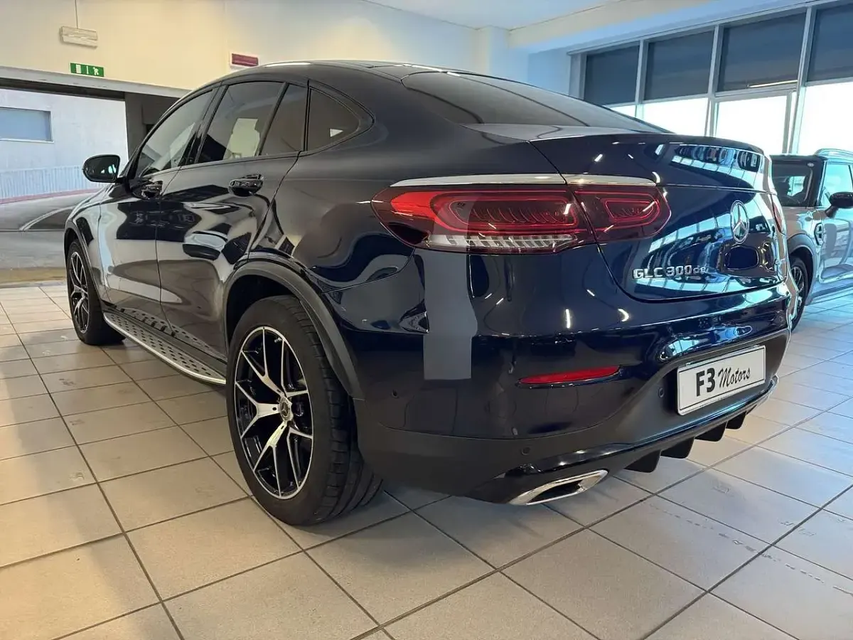 Usata Mercedes GLC300de Premium 306 CV (225 kW) 2023 Blu/azzurro Coupé