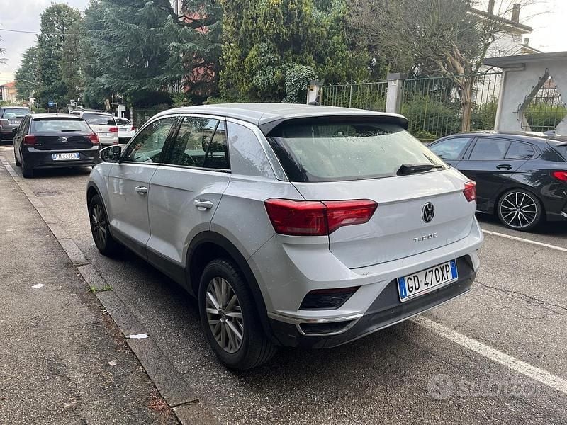 Usata VW T-Roc Business 116 CV (85 kW) 2021 Argento SUV