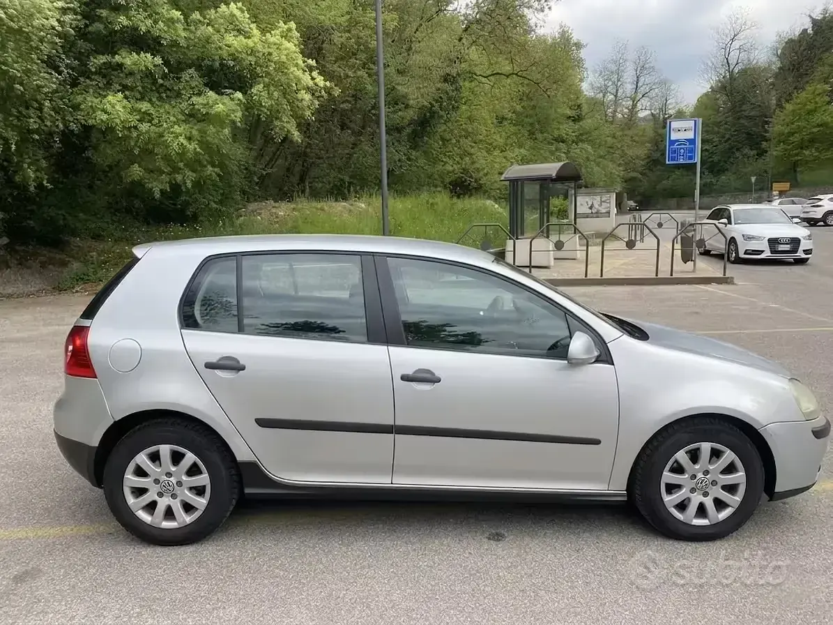 Usata VW Golf IV 105 CV (77 kW) 2005 Grigio Berlina