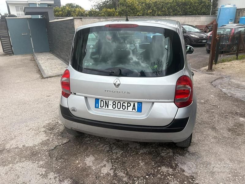 Usata Renault Modus 75 CV (55 kW) 2008 Grigio Monovolume