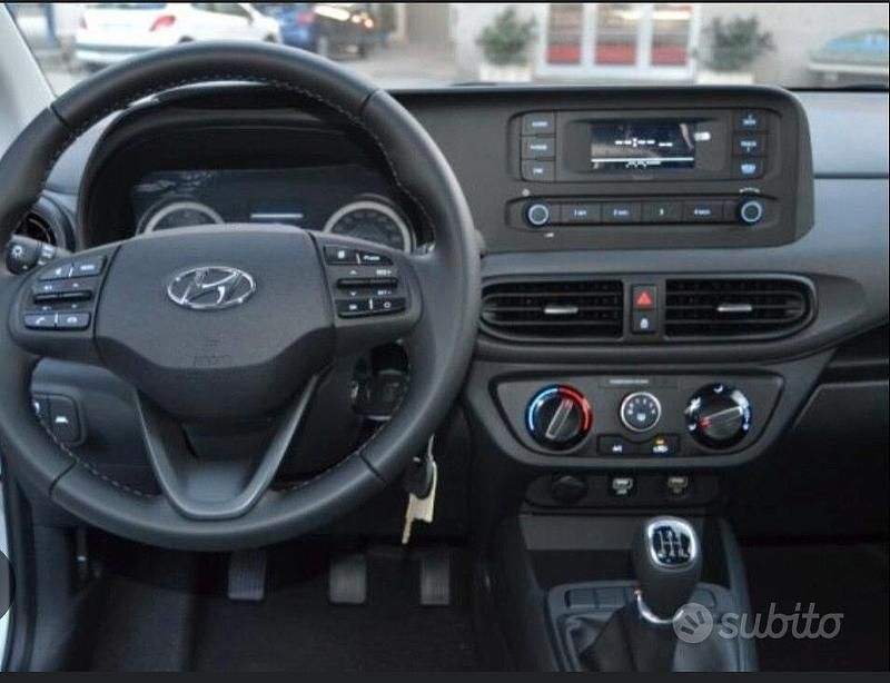 Usata Hyundai i10 Advanced 66 CV (48 kW) 2023 Grigio Utilitaria