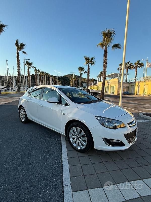 Usata Opel Astra Cosmo 110 CV (80 kW) 2014 Bianco Berlina