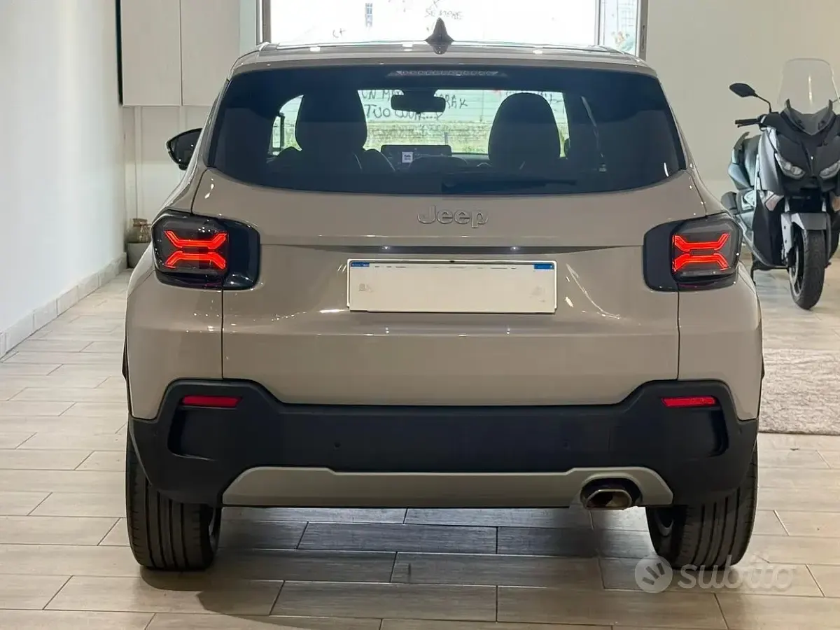 Käytetty Jeep Avenger Summit 101 HP (74 kW) 2023 Keltainen Katumaasturi