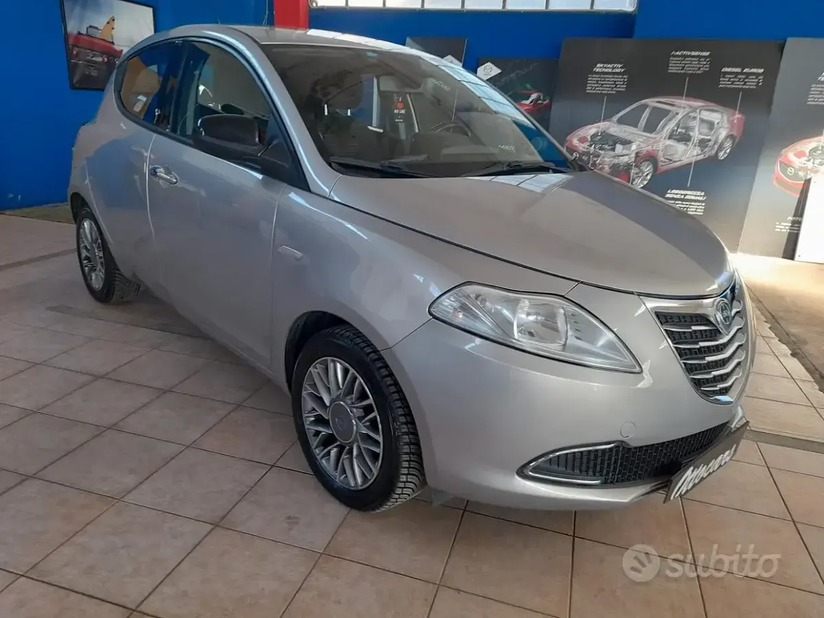 Usata Lancia Ypsilon S 69 CV (50 kW) 2012 Grigio Utilitaria