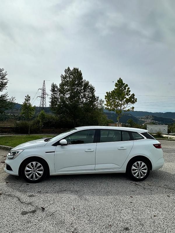 Bianco Usata 2017 Renault Mégane IV Life Station wagon | 10.600 € (Buon prezzo) - Immagine 1/4