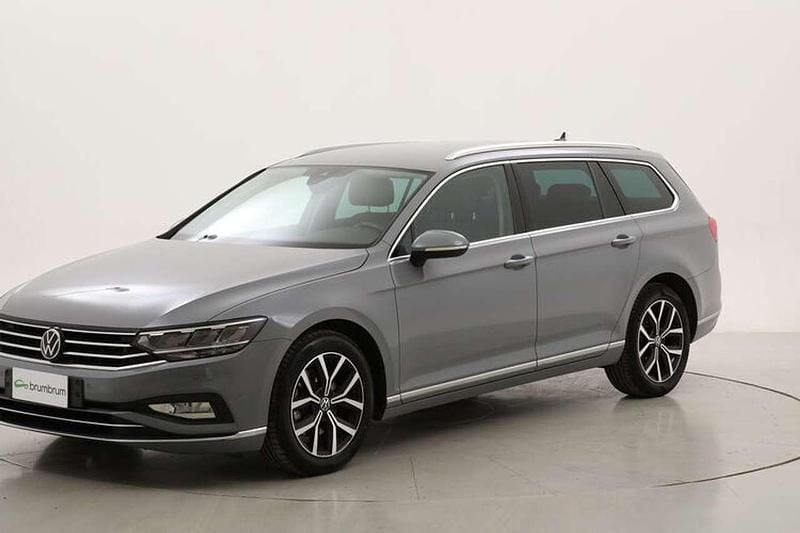 Usata VW Passat Executive 150 CV (110 kW) 2022 Grigio Station wagon