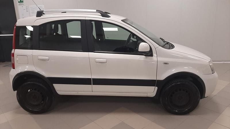 Usata Fiat Panda 4x4 Climbing 74 CV (54 kW) 2011 Bianco Utilitaria