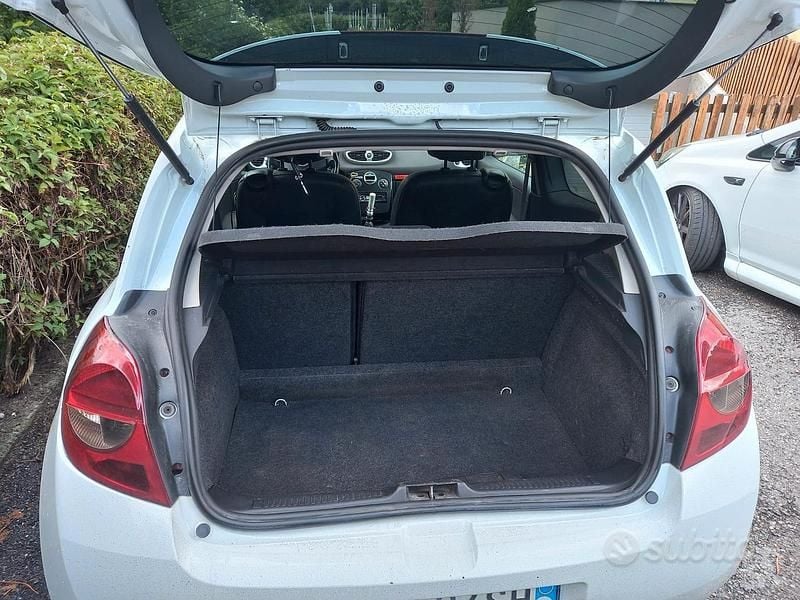 Usata Renault Clio R.S. R.S. 200 CV (147 kW) 2007 Bianco Utilitaria
