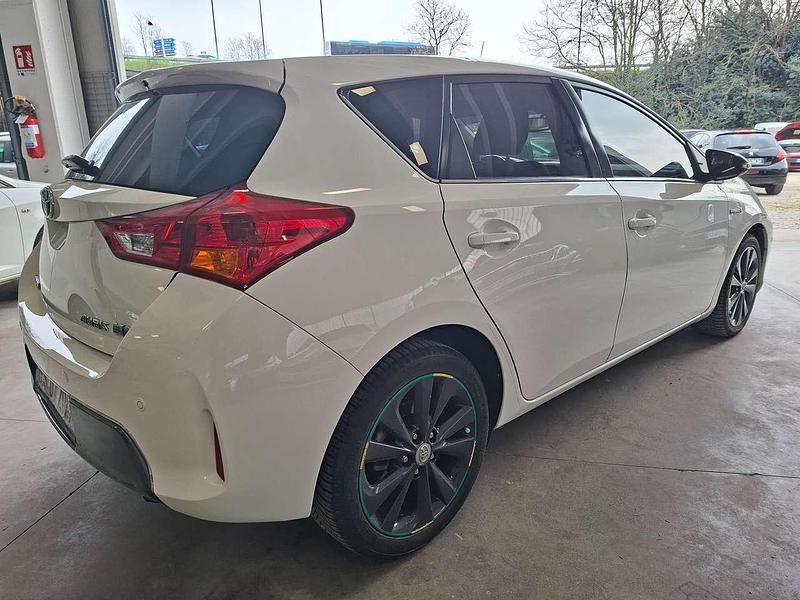 Usata Toyota Auris Hybrid Active 99 CV (72 kW) 2013 Bianco Berlina