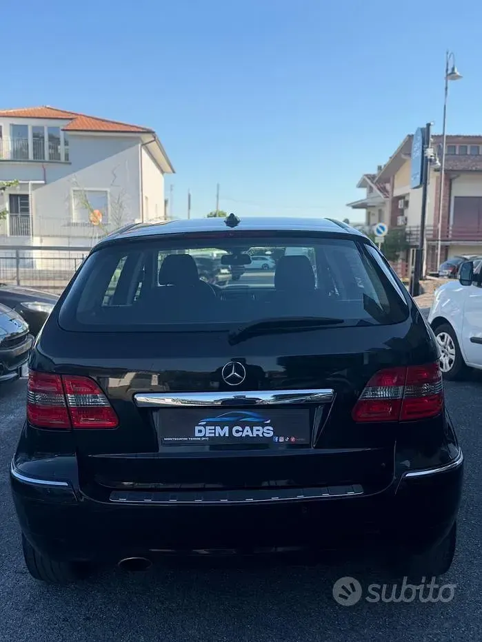 Usata Mercedes B180 Premium 109 CV (80 kW) 2011 Nero Utilitaria