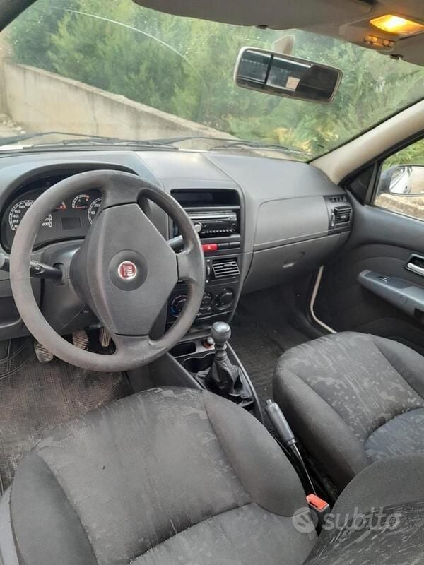 Usata Fiat Strada 84 CV (61 kW) 2009 Bianco Pick-up