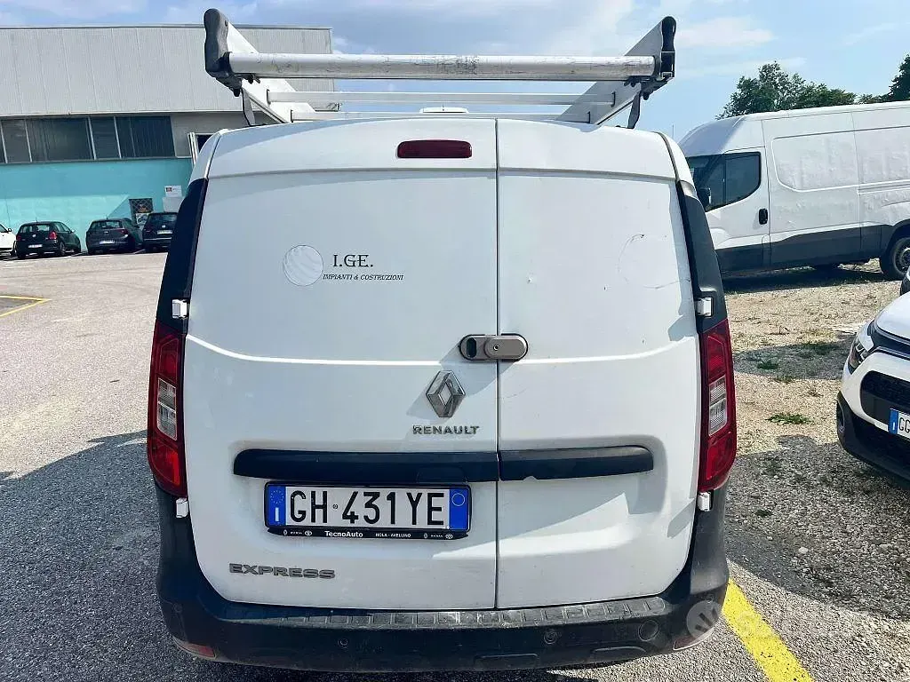 Usado Renault Kangoo 95 CV (69 kW) 2022 Blanco Monovolumen