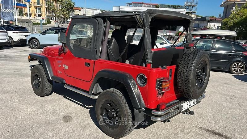 Usata Jeep Wrangler 118 CV (86 kW) 1996 Rosso SUV