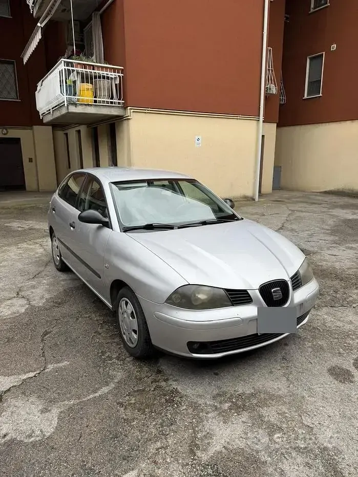 Usata Seat Ibiza 75 CV (55 kW) 2002 Grigio Utilitaria